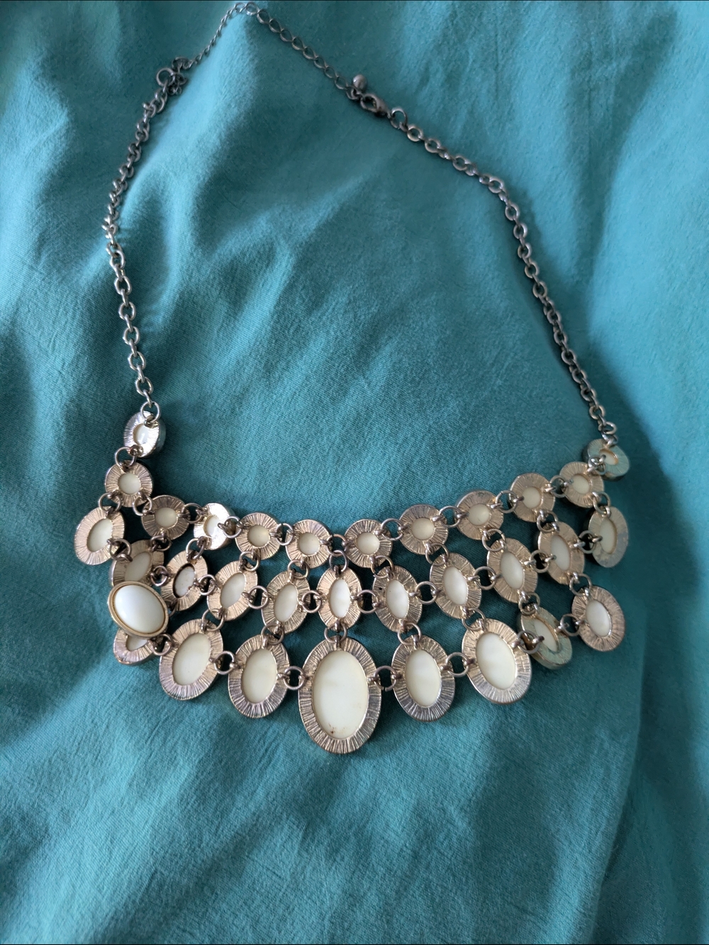 Charming Charlie White Statement Necklace Vintage Y2K Retro Costume Bib - Picture 6 of 6